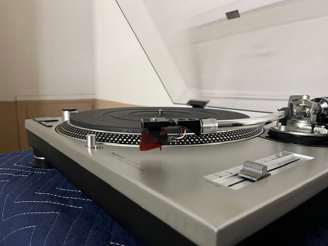 Technics SL1200 MK2 direct drive