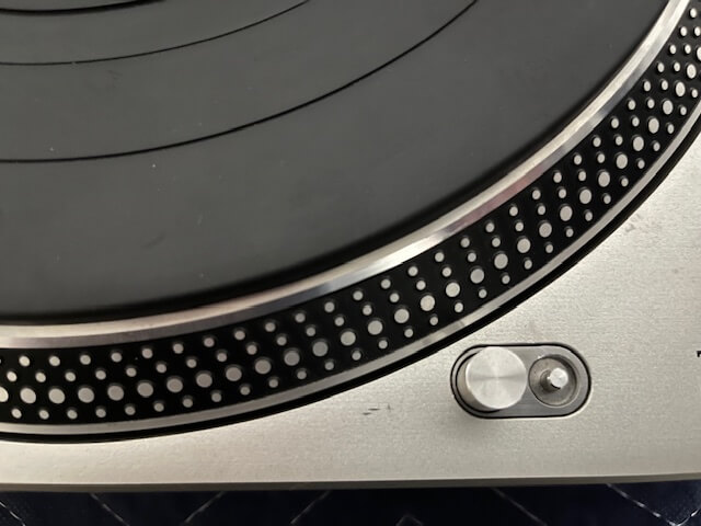 Technics SL1200 MK2 direct drive