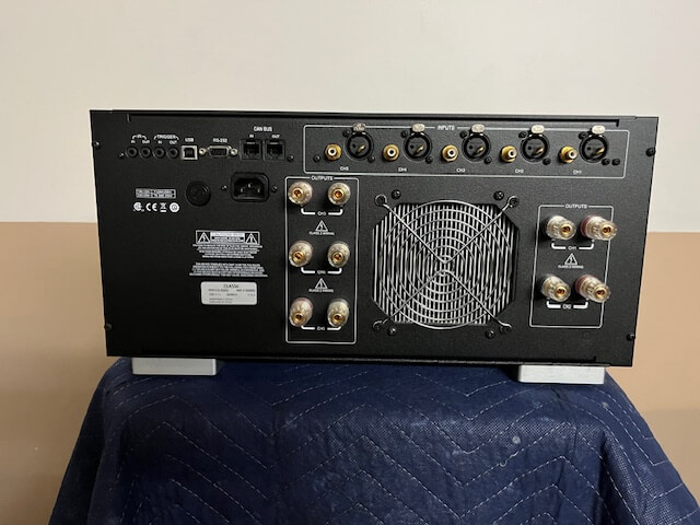 Classe CA-5300 amplifier